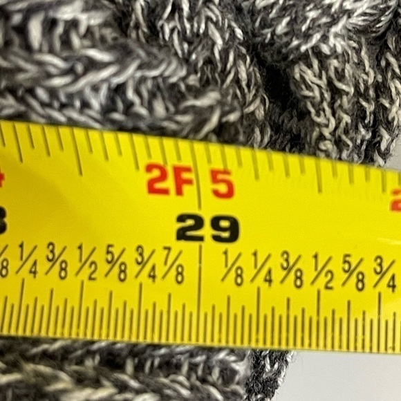 So sz med sweater crew neck in a heather knit blk/off white - Picture 9 of 14